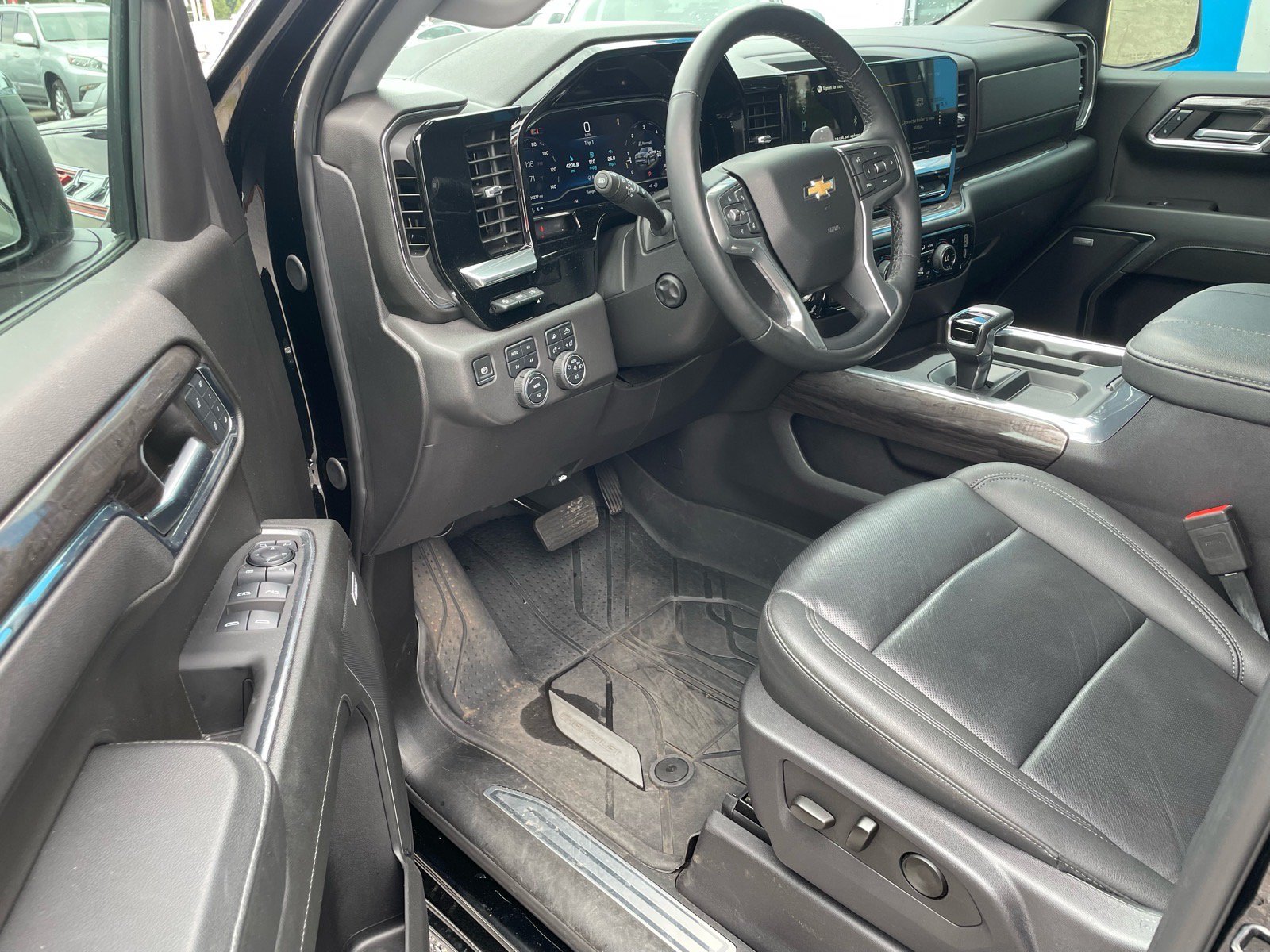Used 2024 Chevrolet Silverado 1500 LTZ w/ LTZ Premium Package AWD/4WD image 4