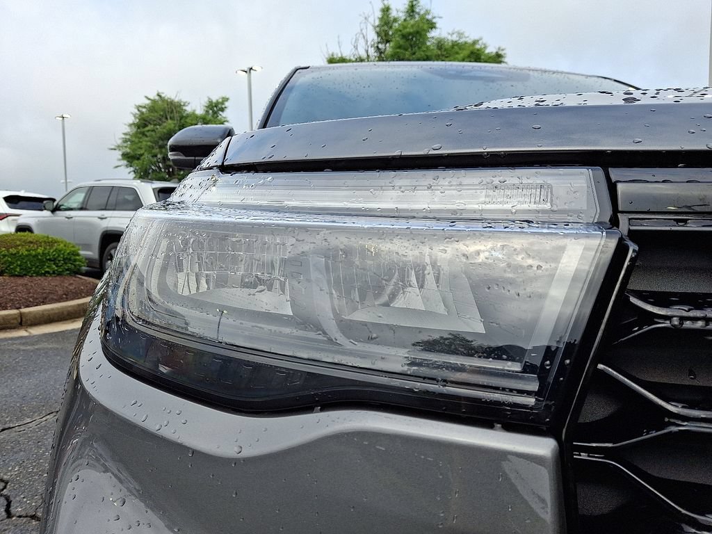 Used 2025 Ford Explorer ST-Line w/ ST-Line Street Pack AWD/4WD image 9