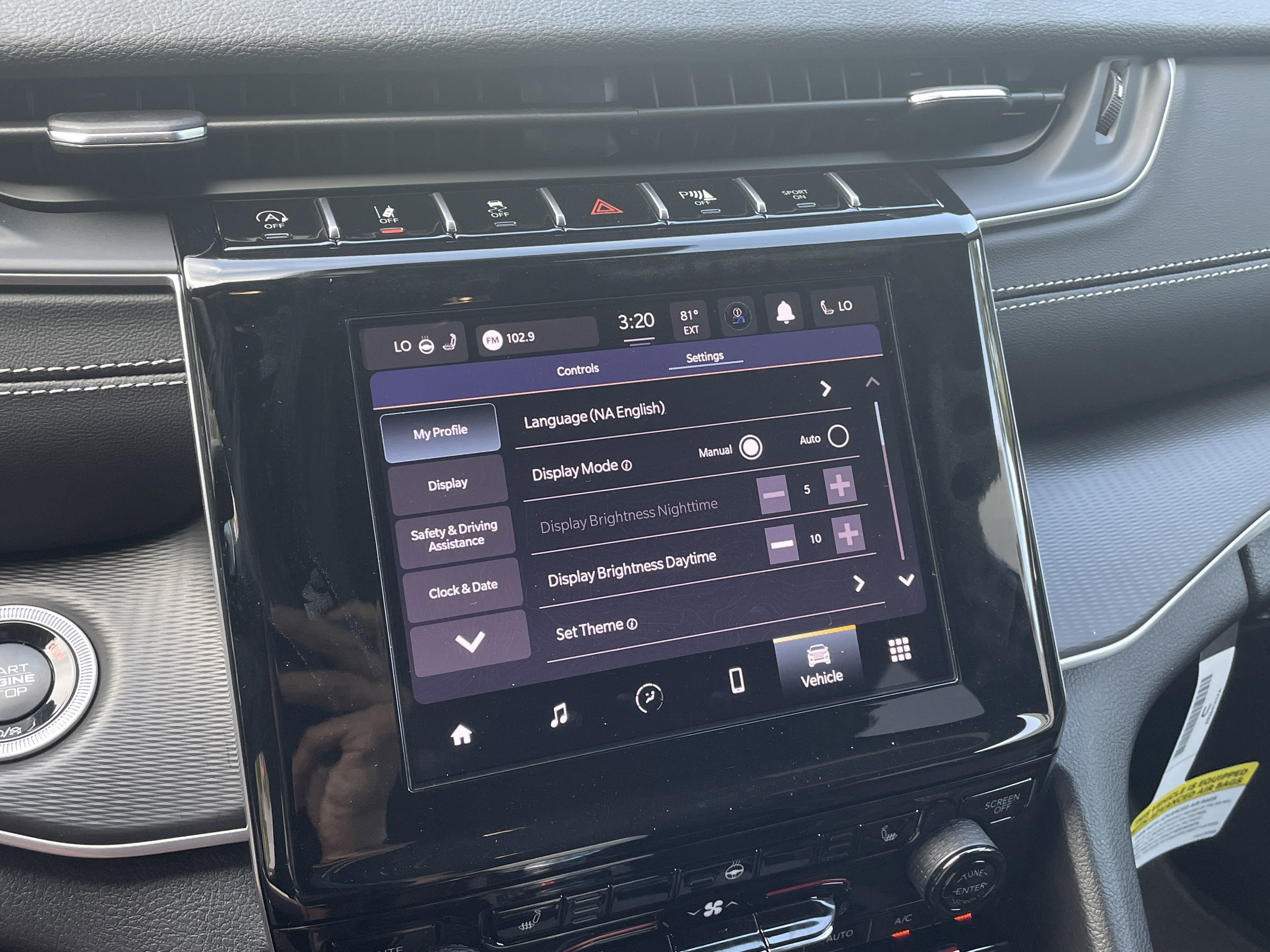 New 2025 Jeep Grand Cherokee Altitude image 24