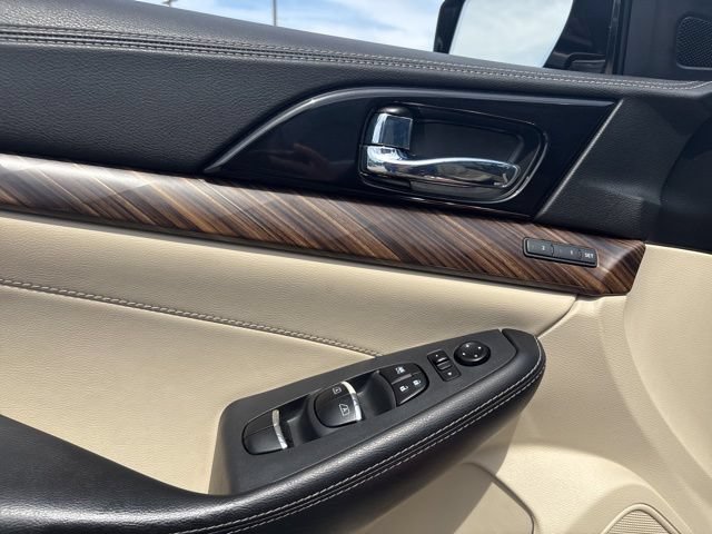 Used 2016 Nissan Maxima Platinum FWD image 11
