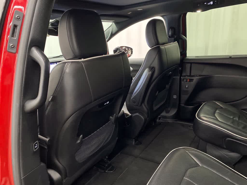 Used 2025 Chrysler Pacifica Limited FWD image 13