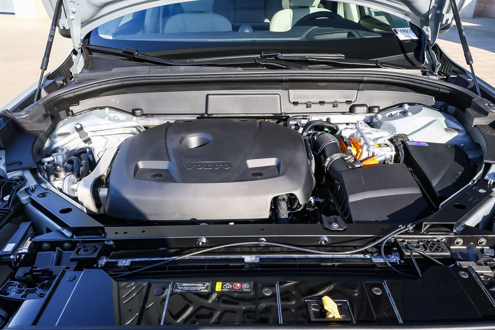 New 2026 Volvo XC60 T8 Ultra w/ Climate Package image 39