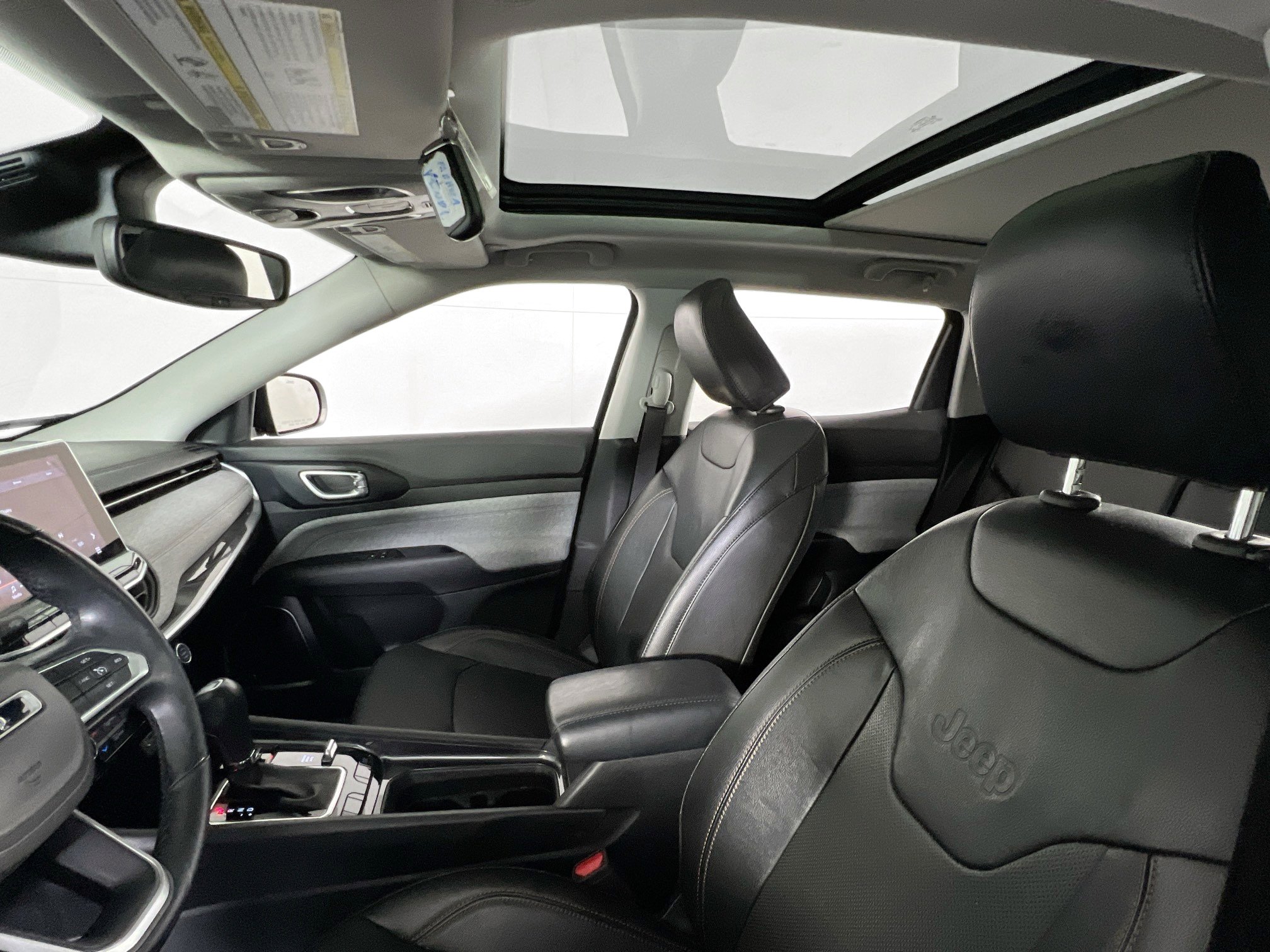 Used 2022 Jeep Compass Latitude w/ Sun and Sound Group image 20