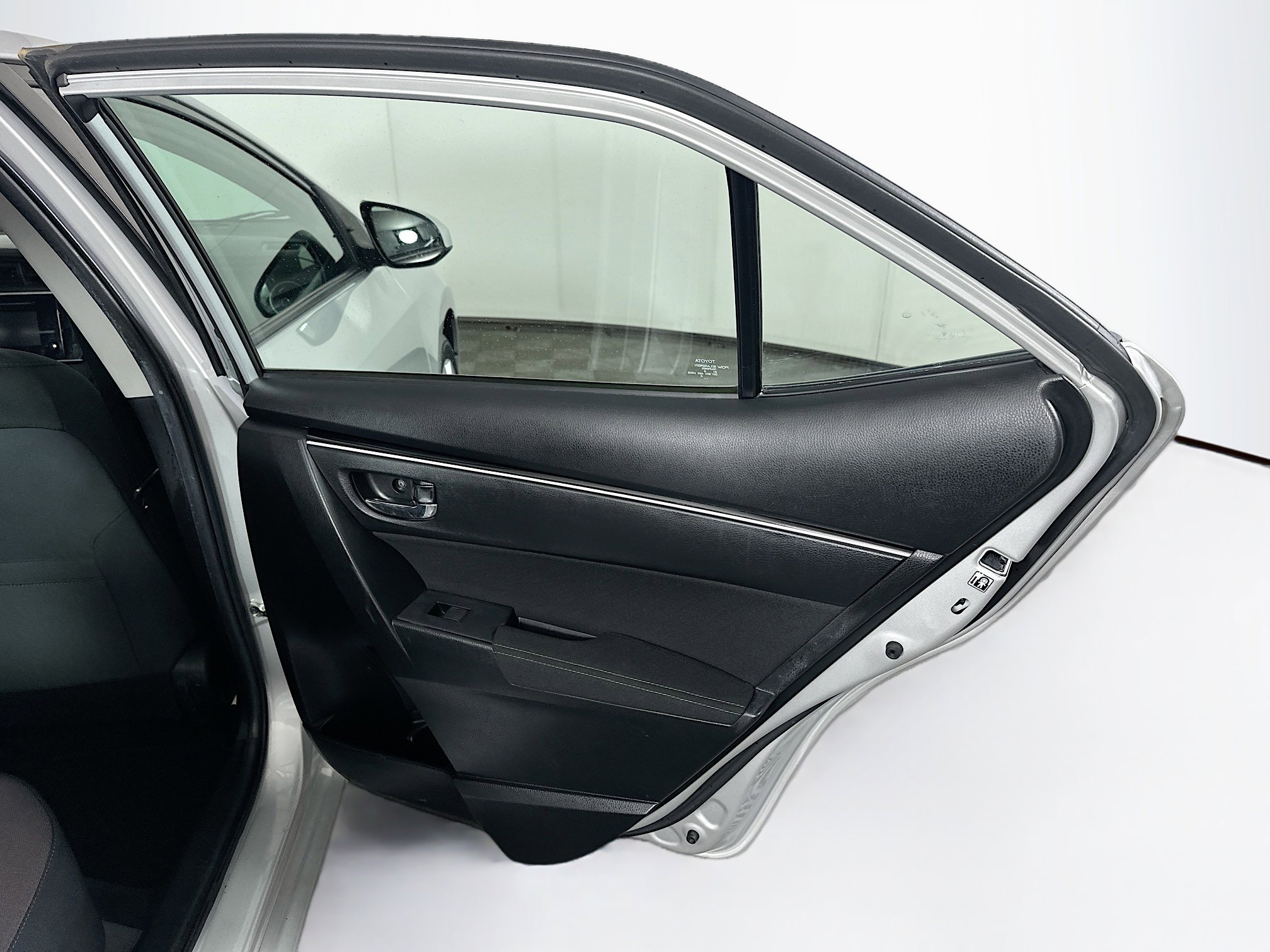 Used 2019 Toyota Corolla LE FWD image 29