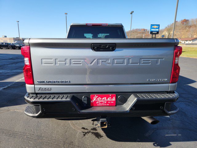Used 2025 Chevrolet Silverado 2500 Custom w/ Custom Value Package image 4