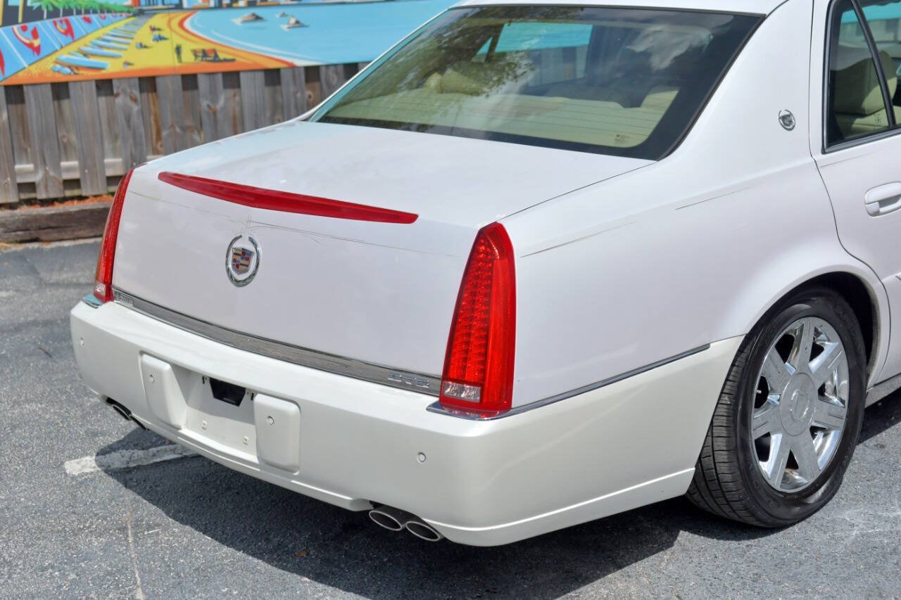 Used 2006 Cadillac DTS Performance FWD image 24