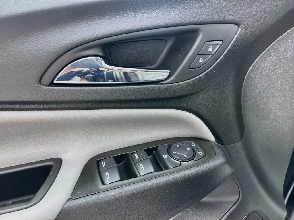 Used 2022 Chevrolet Equinox LS w/ LS Convenience Package FWD image 18