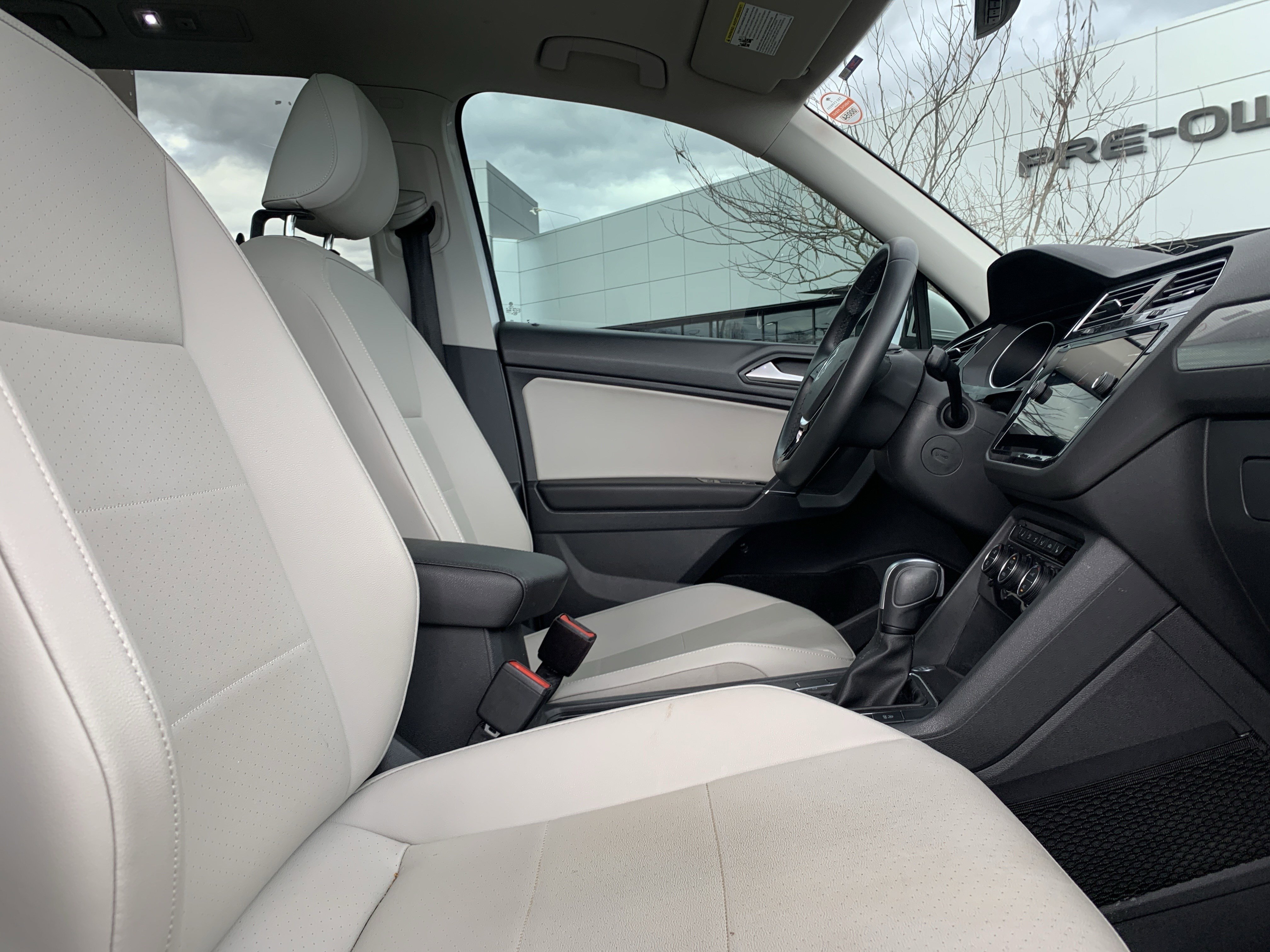 Used 2020 Volkswagen Tiguan SE w/ Panoramic Sunroof Package image 35