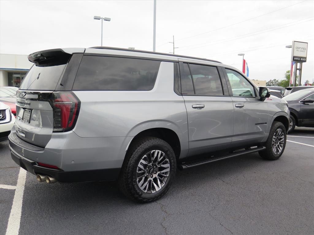 Used 2025 Chevrolet Suburban Z71 AWD/4WD image 3