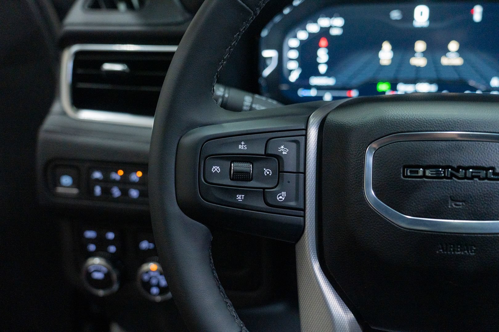 Used 2024 GMC Yukon Denali AWD/4WD image 48