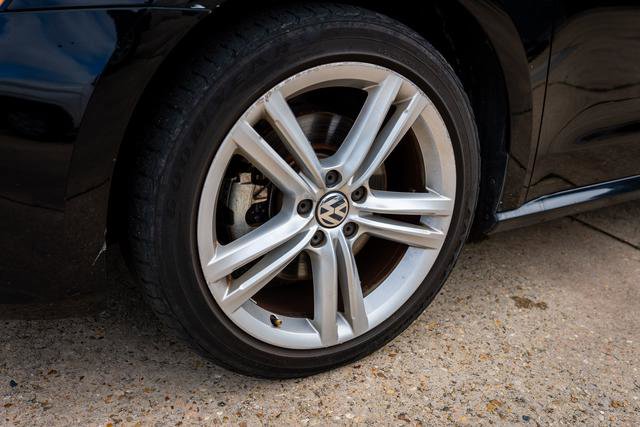 Used 2015 Volkswagen Passat TDI SE FWD image 28