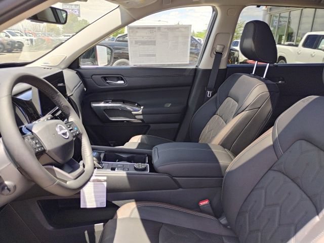 New 2026 Nissan Pathfinder Platinum AWD/4WD image 17