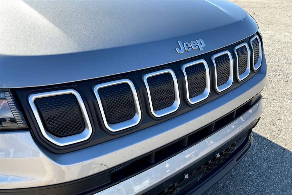 Used 2022 Jeep Compass Latitude FWD image 25