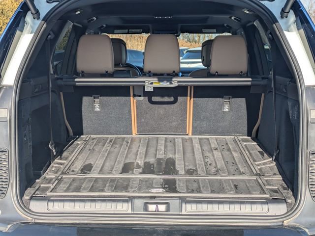 Used 2025 Land Rover Discovery Dynamic SE image 16