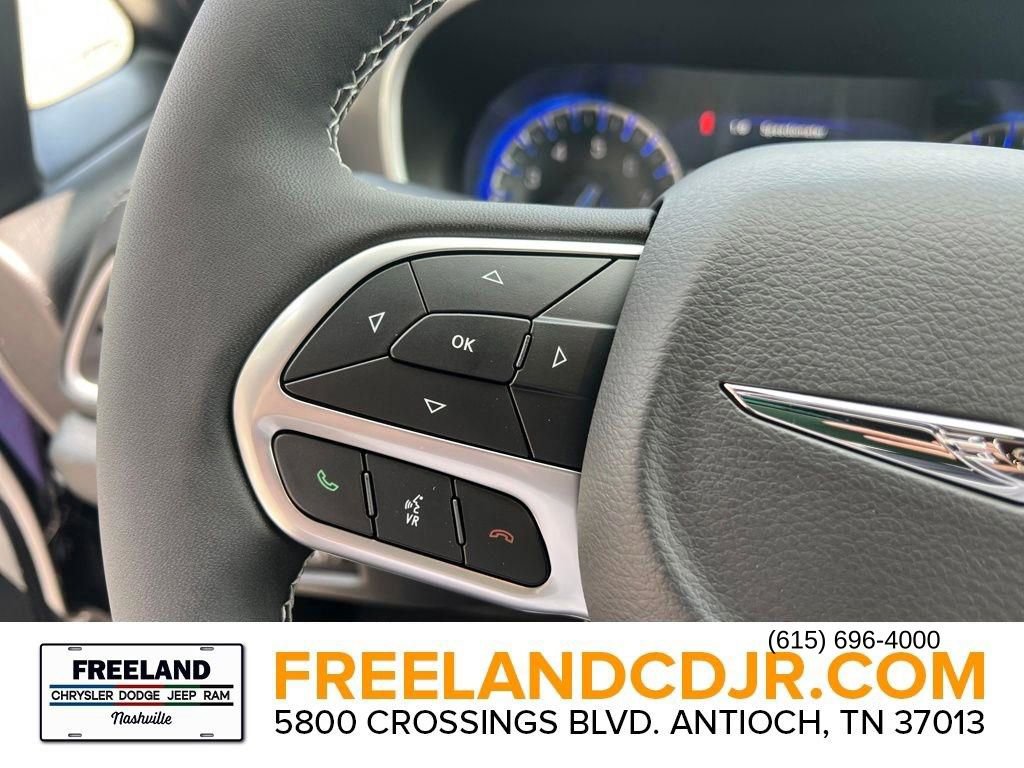 New 2025 Chrysler Pacifica Select image 10