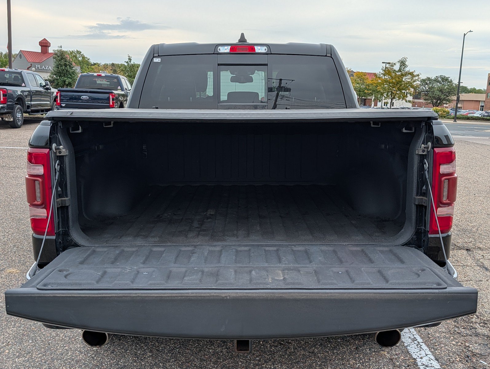Used 2019 RAM 1500 Laramie AWD/4WD image 11