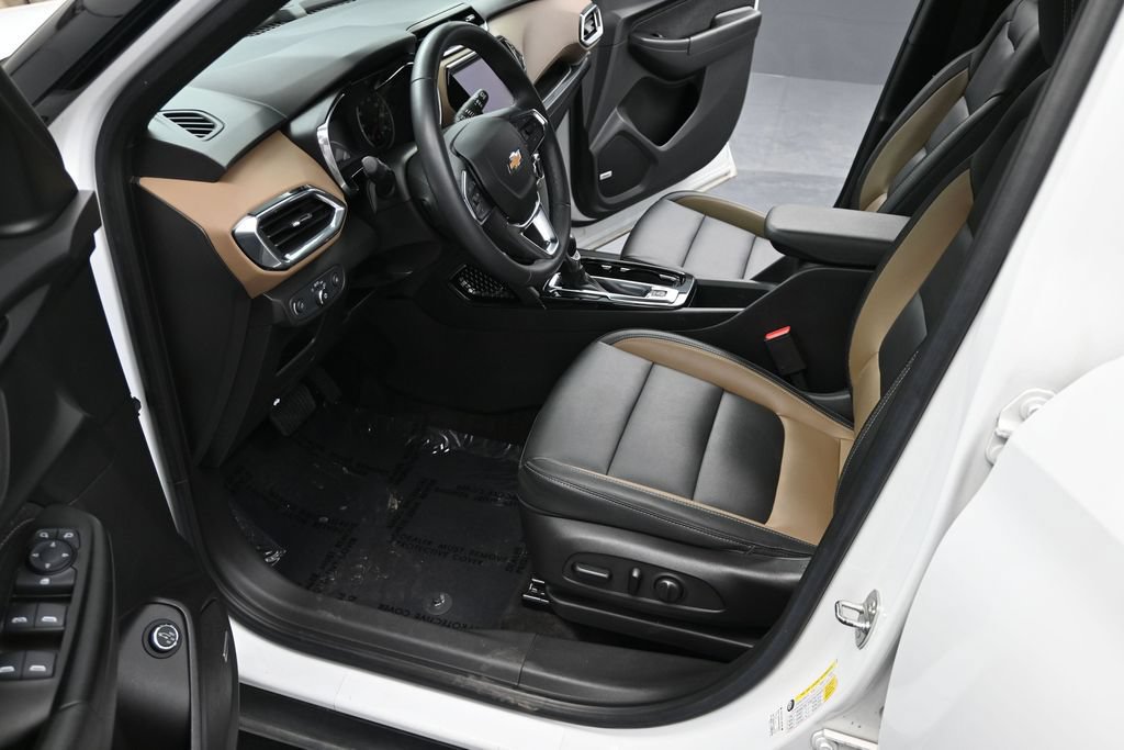 Used 2021 Chevrolet TrailBlazer ACTIV w/ Sun and Liftgate Package FWD image 9