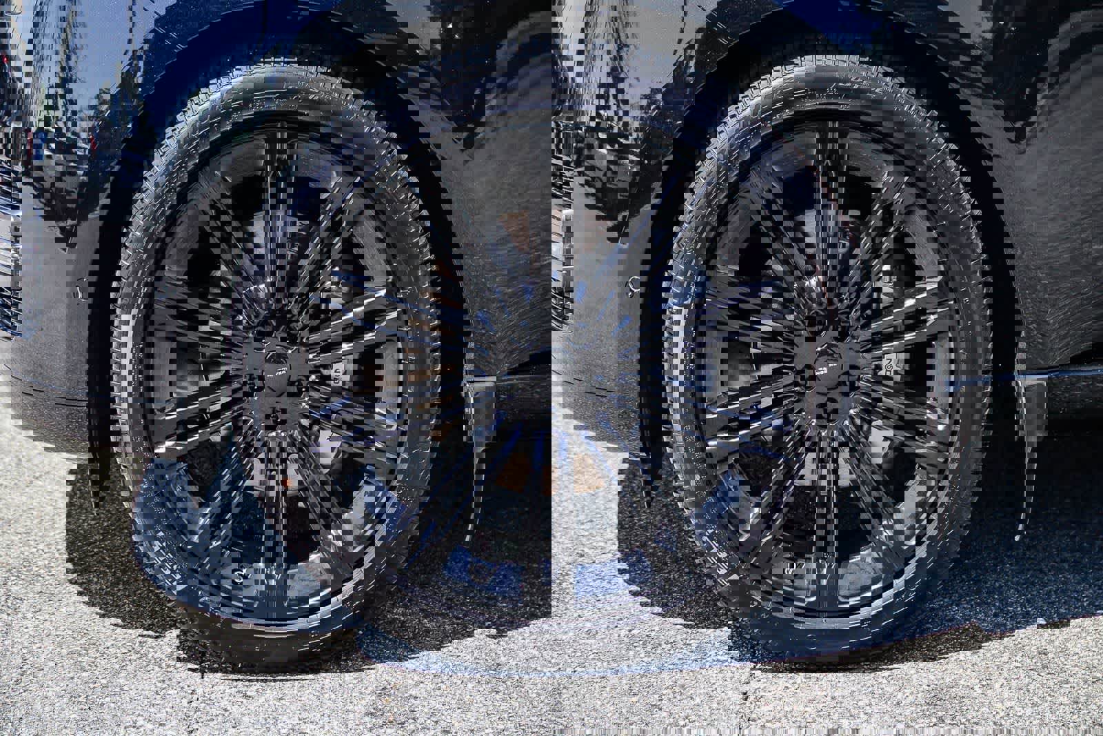 New 2026 Land Rover Range Rover Long Wheelbase SE image 9