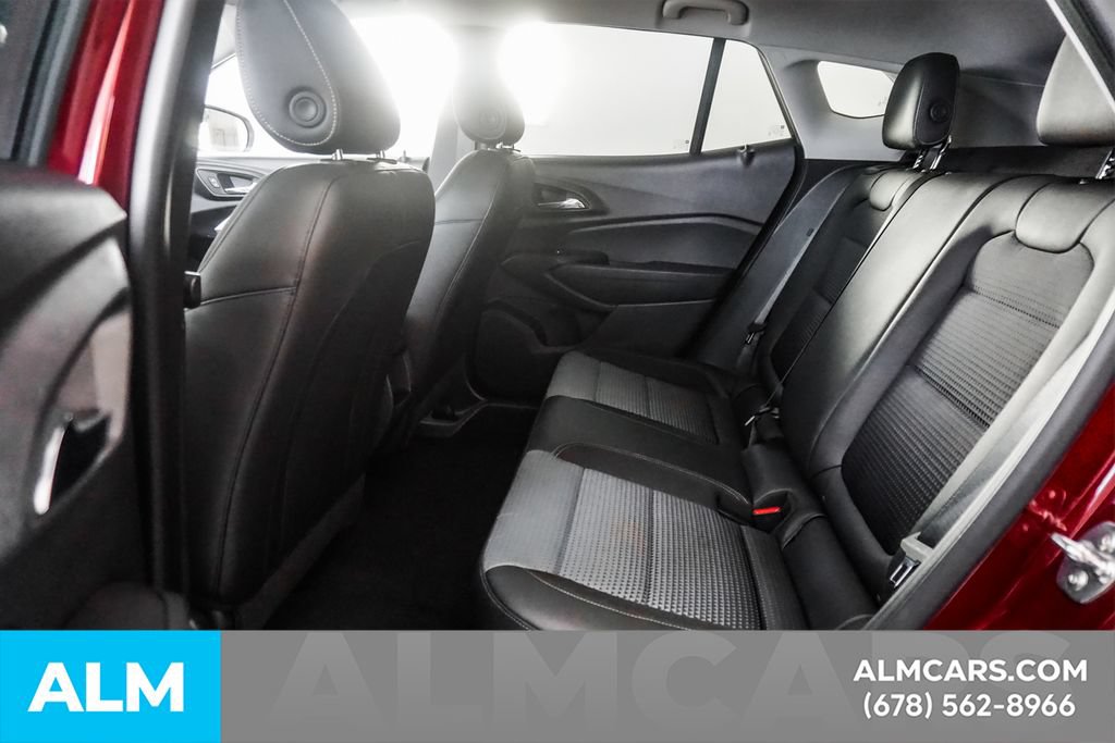 Used 2025 Chevrolet Trax LT FWD image 17