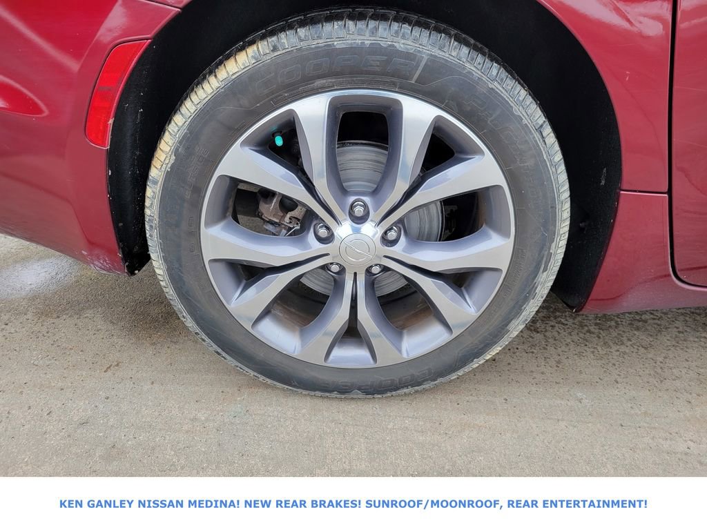 Used 2017 Chrysler Pacifica Limited image 21