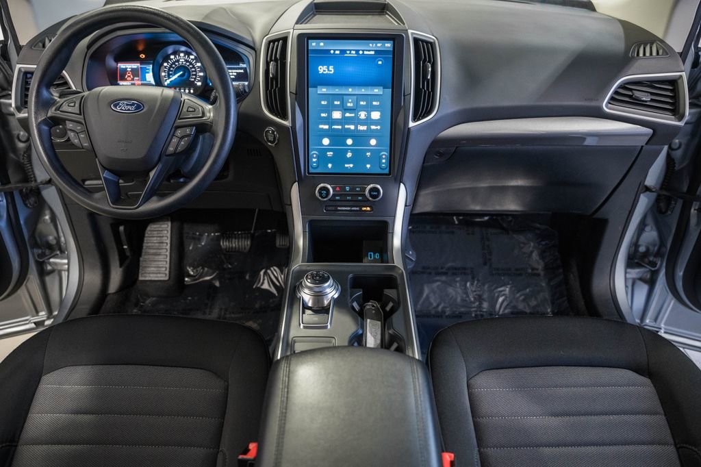 Used 2022 Ford Edge SE image 17