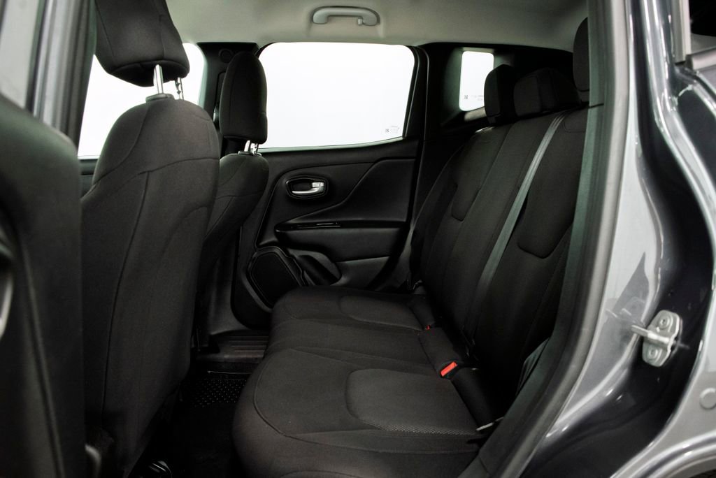Used 2023 Jeep Renegade Latitude AWD/4WD image 8