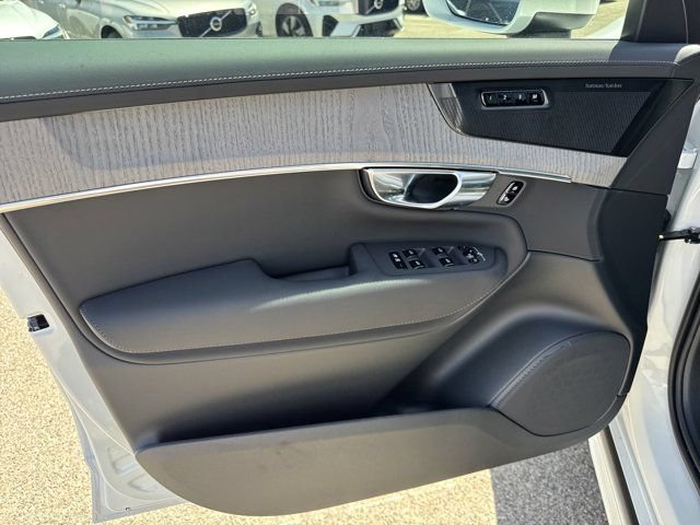 Certified 2025 Volvo XC90 T8 Ultra w/ Protection Package Premier AWD/4WD image 13