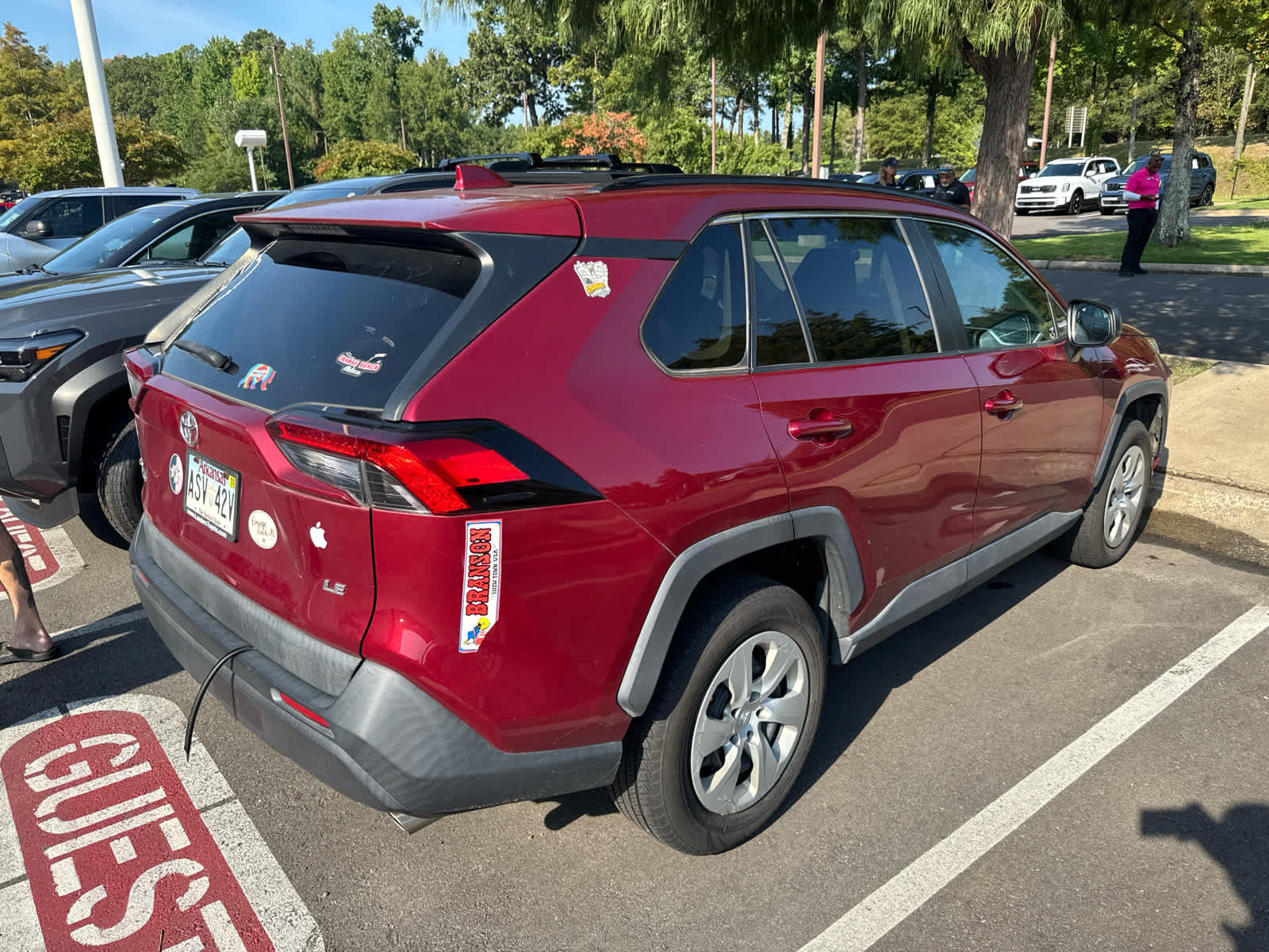 Used 2019 Toyota RAV4 LE FWD image 2