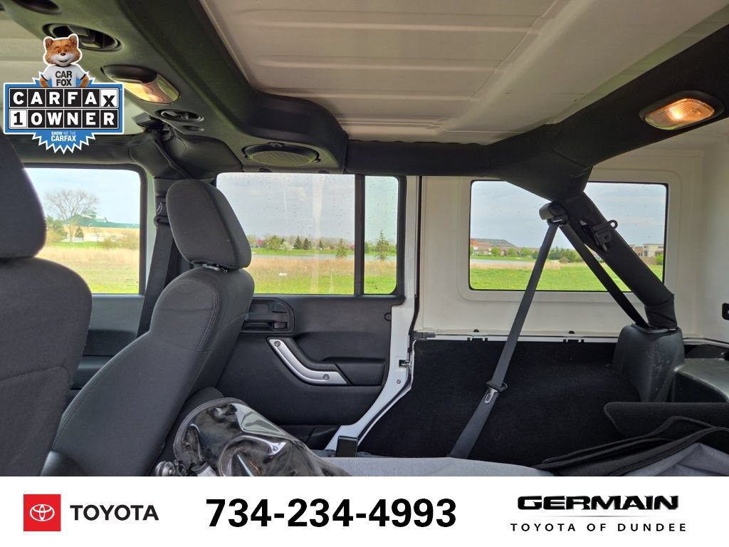 Used 2012 Jeep Wrangler Unlimited Sahara w/ Dual Top Group AWD/4WD image 18