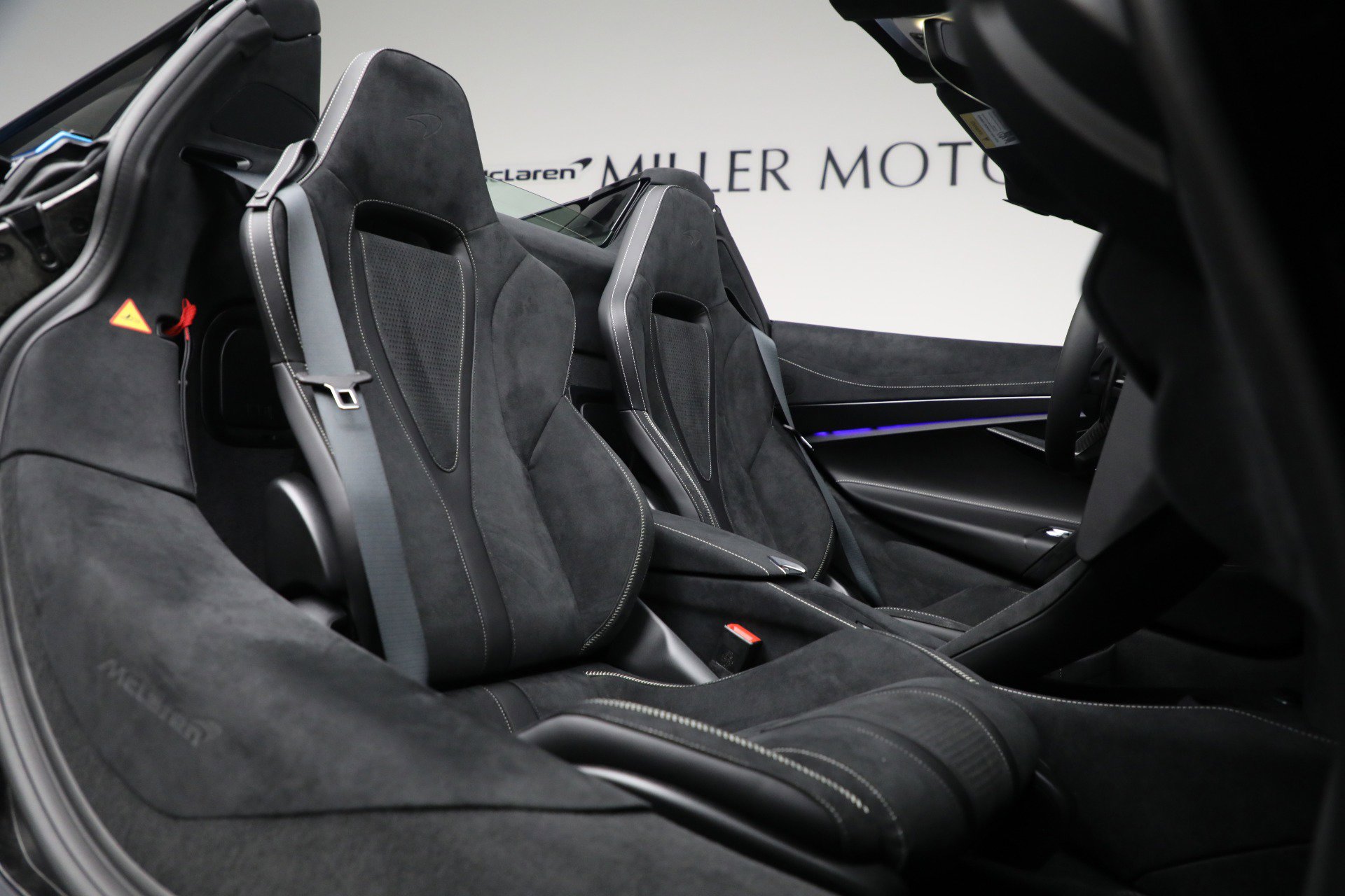 Used 2025 McLaren 750S Spider RWD image 33