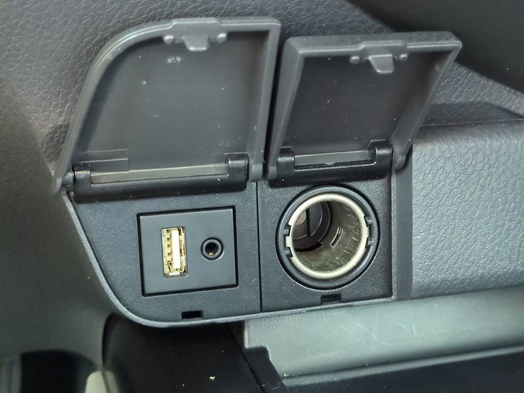 Used 2019 Toyota Camry SE w/ Convenience Package FWD image 24