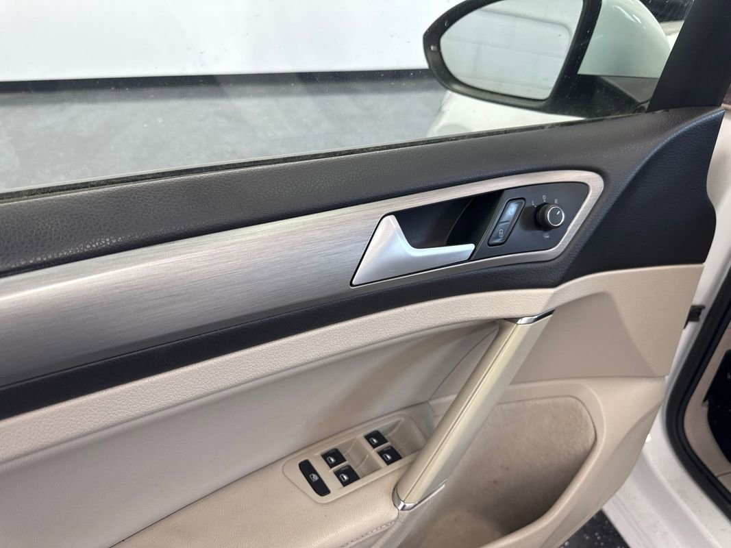 Used 2015 Volkswagen Golf S image 10