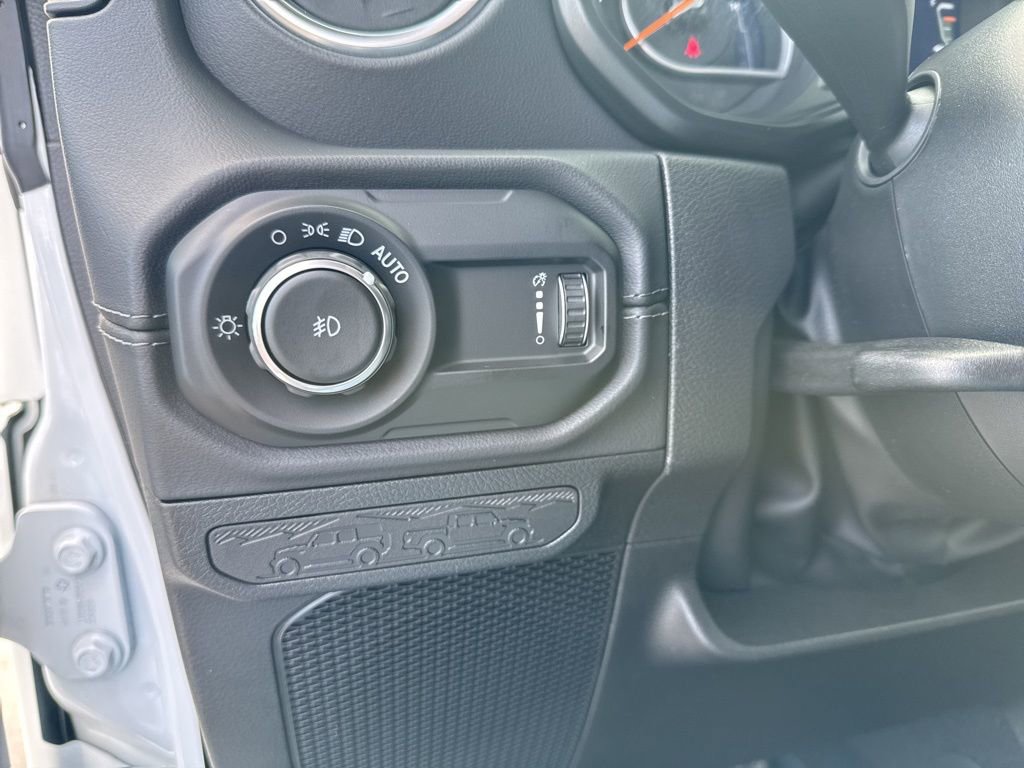 Certified 2025 Jeep Wrangler Sahara AWD/4WD image 17