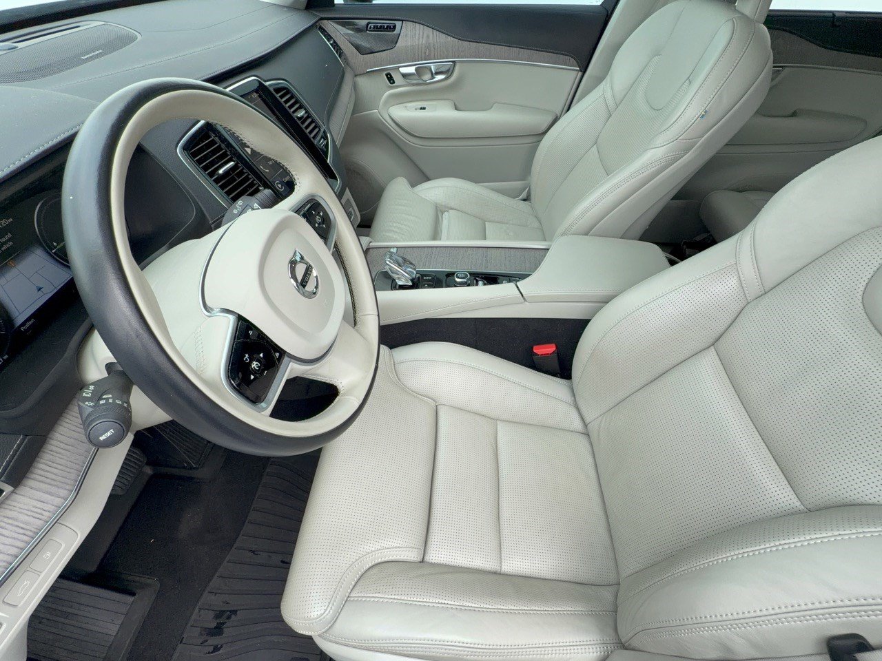 Used 2021 Volvo XC90 T8 Inscription w/ Advanced Package AWD/4WD image 5