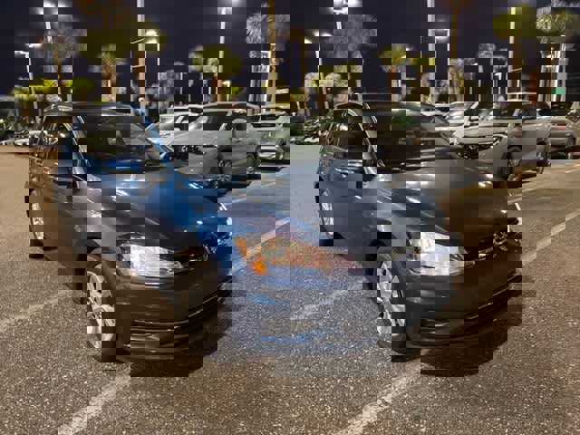 Used 2021 Volkswagen Golf 4-Door image 5