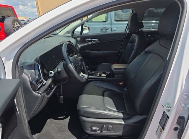 Certified 2025 Kia Sportage EX FWD image 6