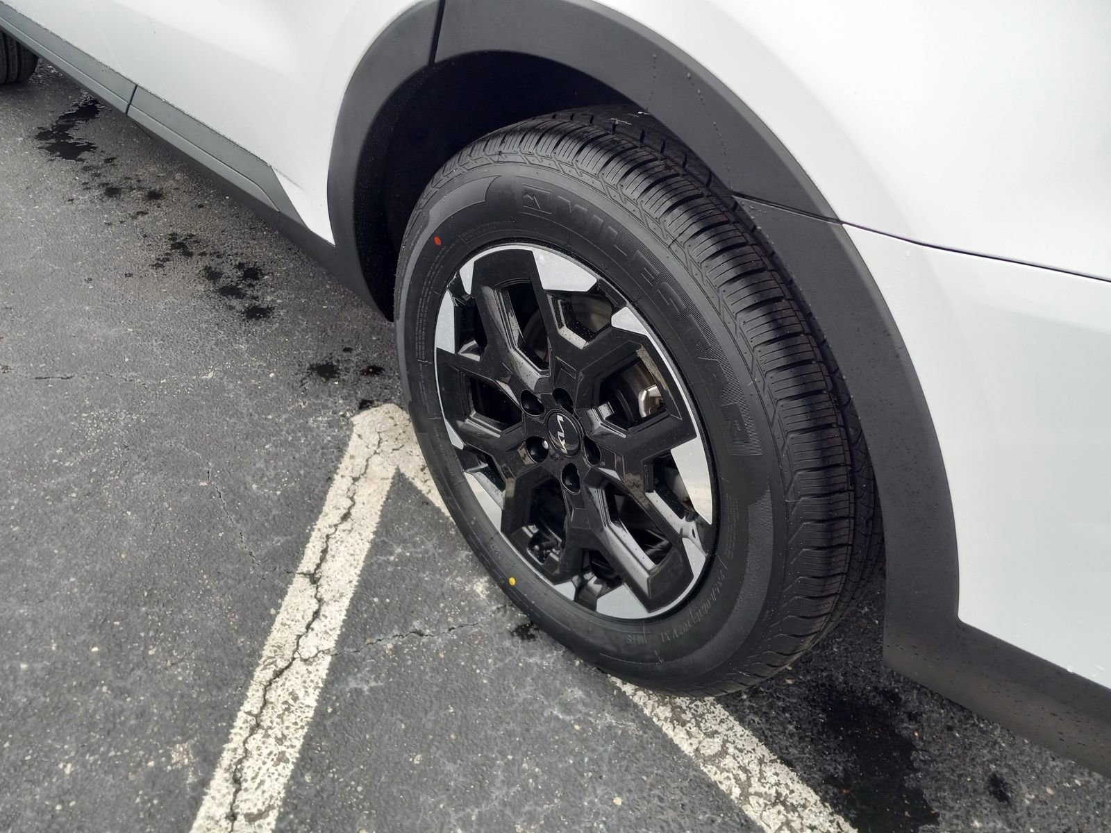 Used 2024 Kia Sorento S image 11