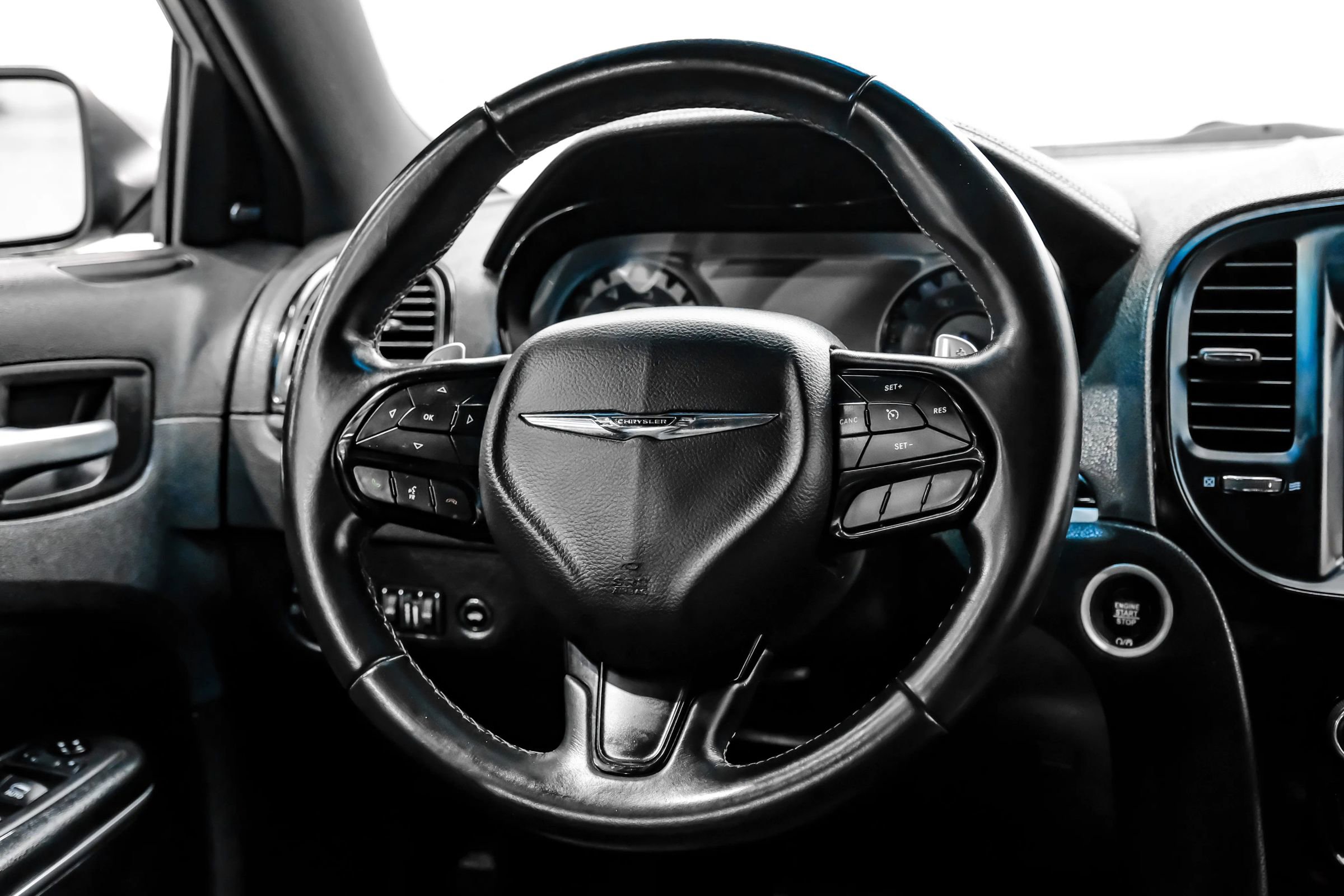 Used 2018 Chrysler 300 S AWD/4WD image 15