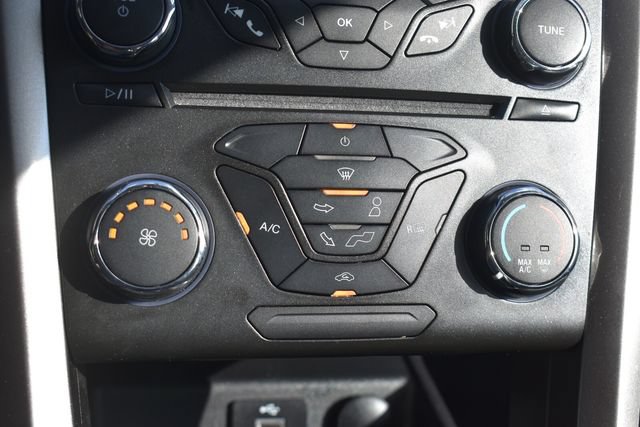 Used 2017 Ford Fusion SE FWD image 26