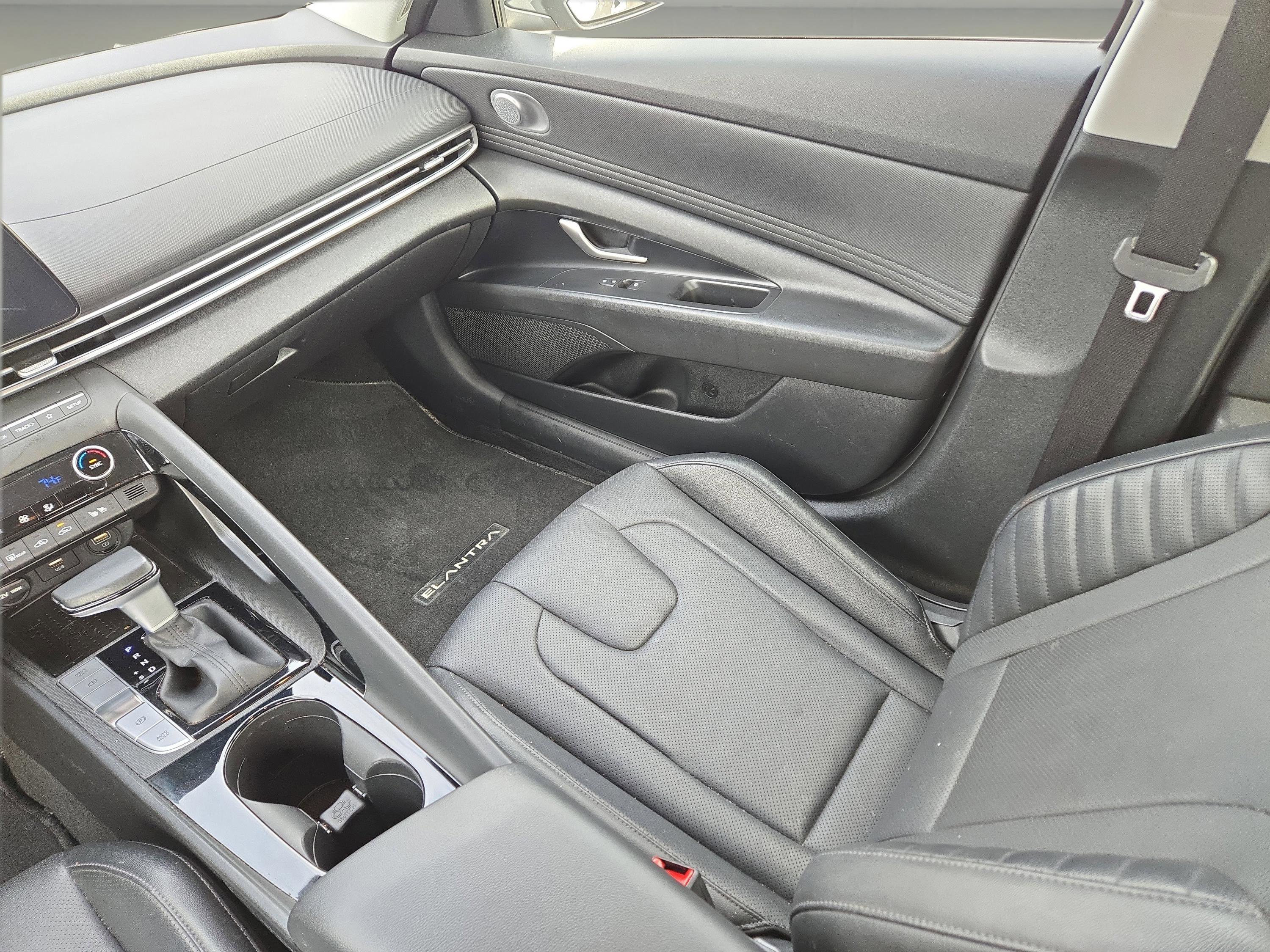 Used 2023 Hyundai Elantra Limited image 15