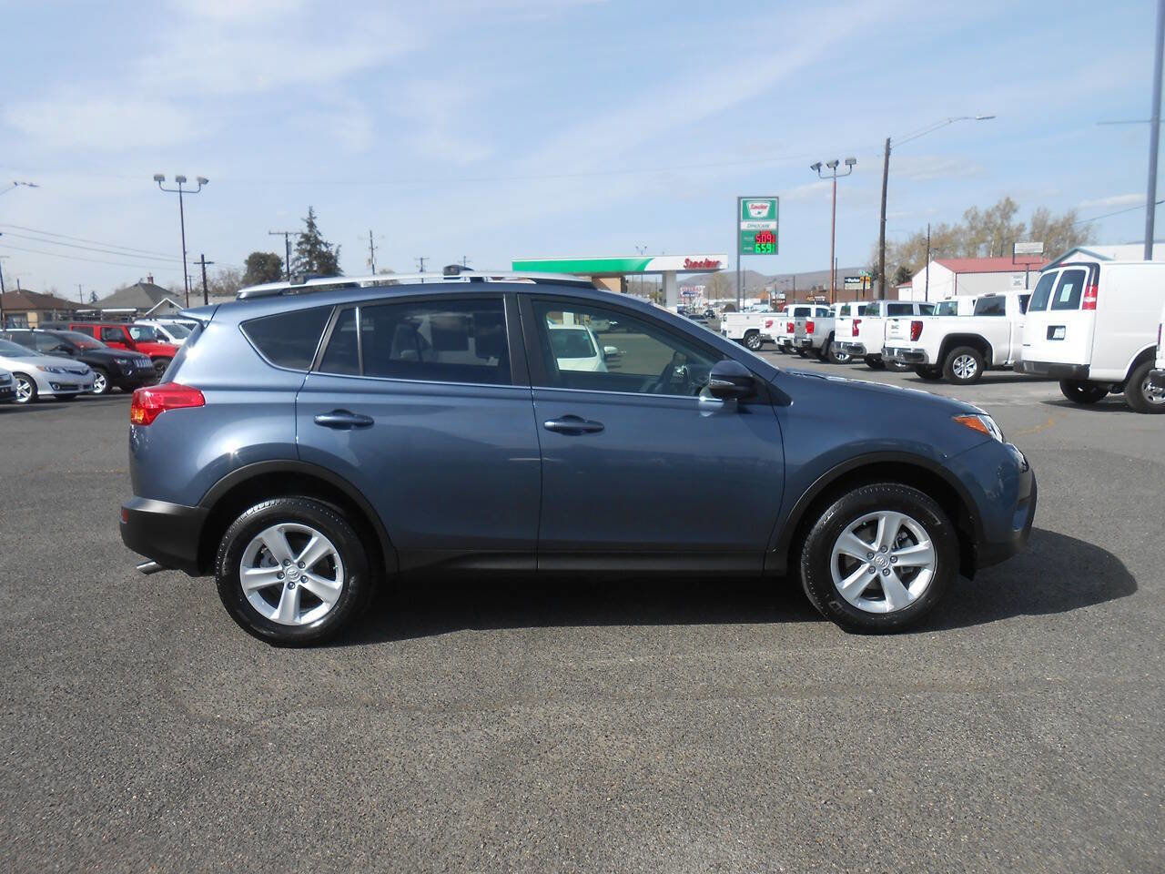 Used 2014 Toyota RAV4 XLE AWD/4WD image 2