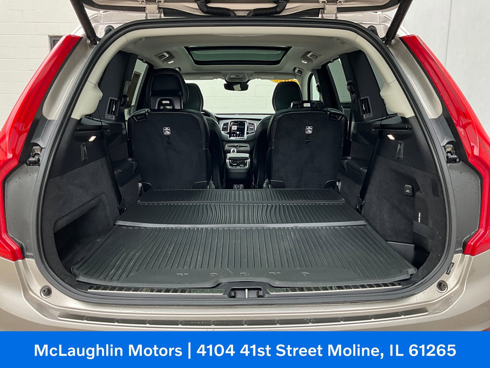 Certified 2023 Volvo XC90 B6 Ultimate w/ Protection Package Premier image 11