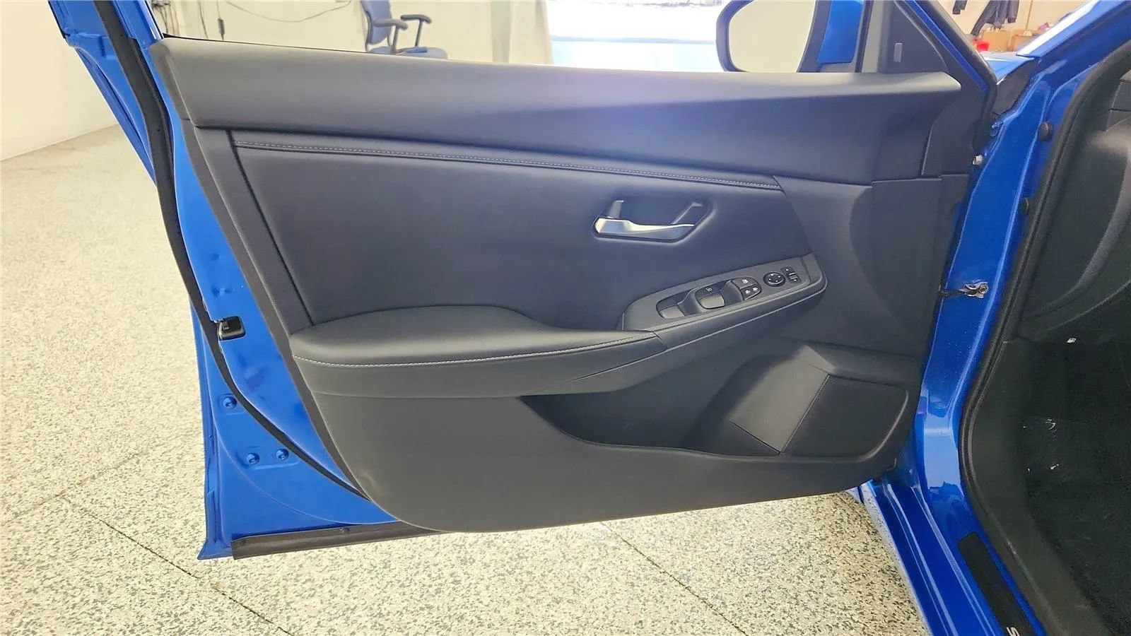 Used 2024 Nissan Sentra SV FWD image 31