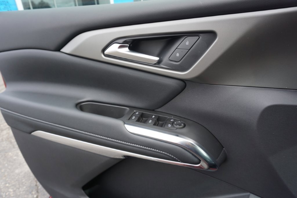 New 2025 Chevrolet Traverse LT w/ Driver Confidence Package image 24