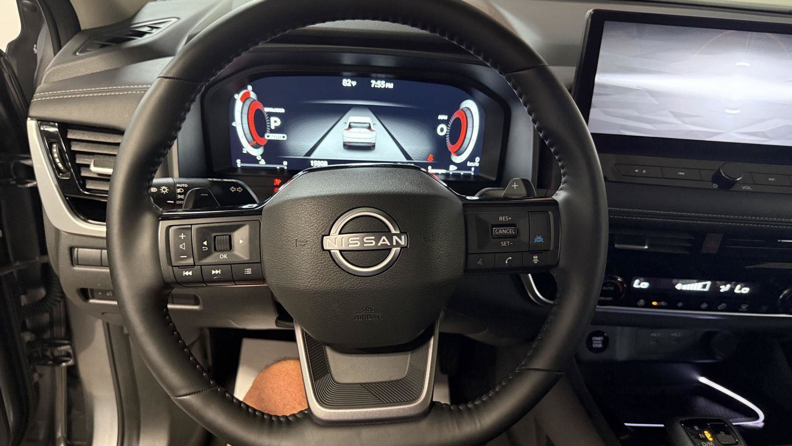 Used 2025 Nissan Rogue SL AWD/4WD image 9