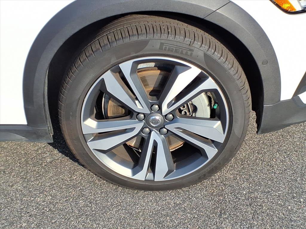 Certified 2023 Volvo V60 B5 Cross Country Plus w/ Climate Package image 11