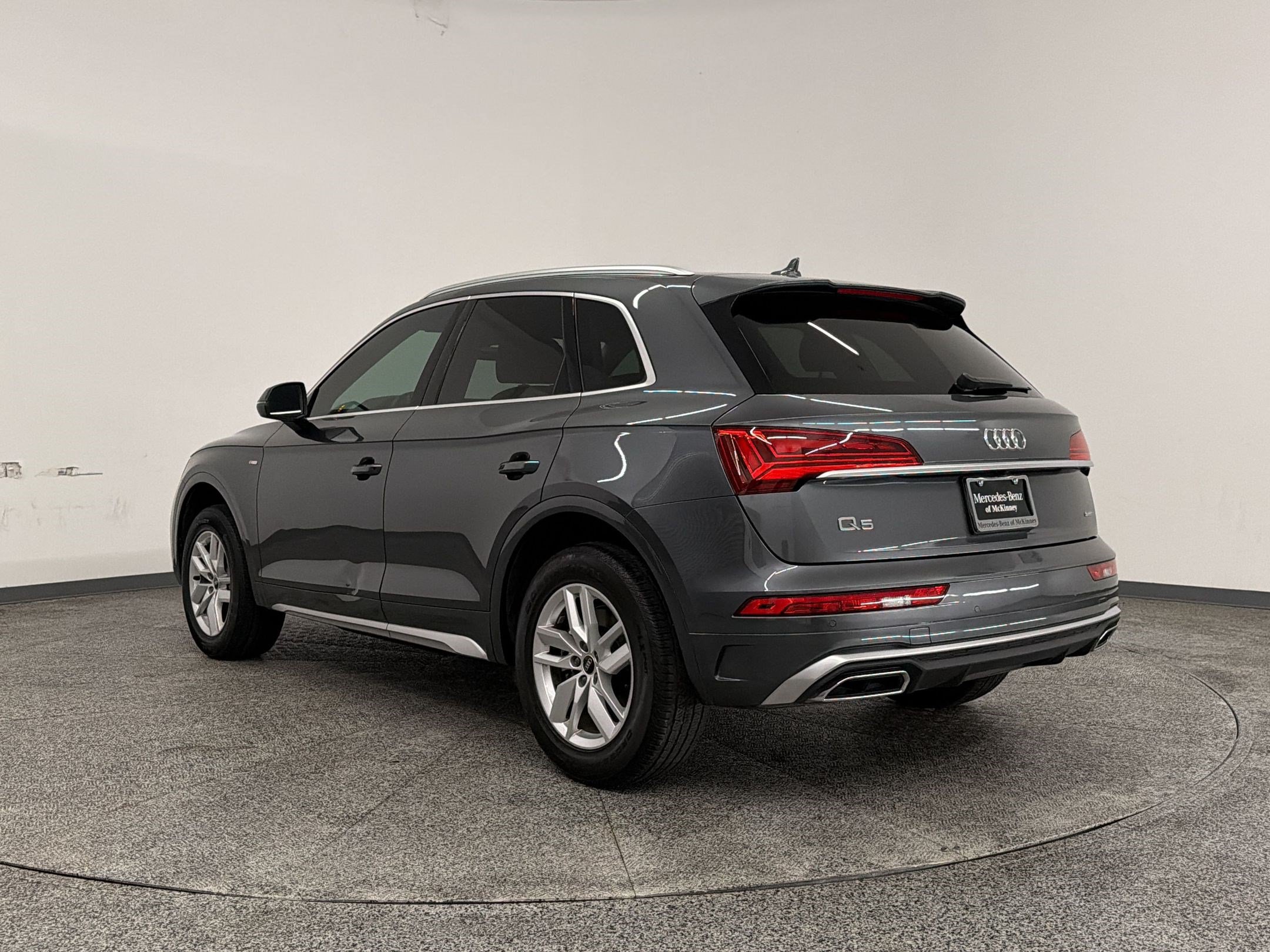 Used 2023 Audi Q5 2.0T Premium w/ Convenience Package AWD/4WD image 3