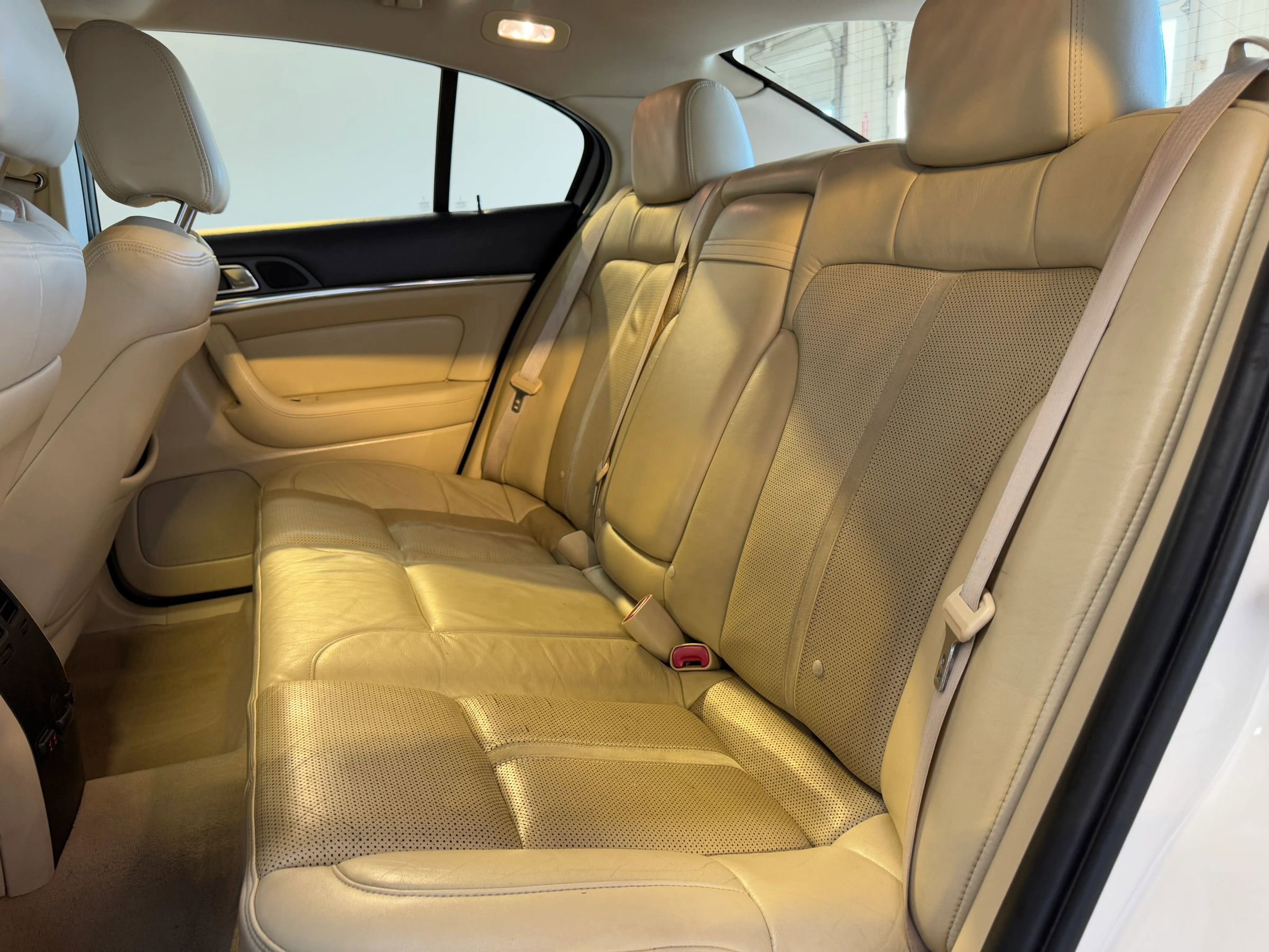 Used 2009 Lincoln MKS AWD image 21