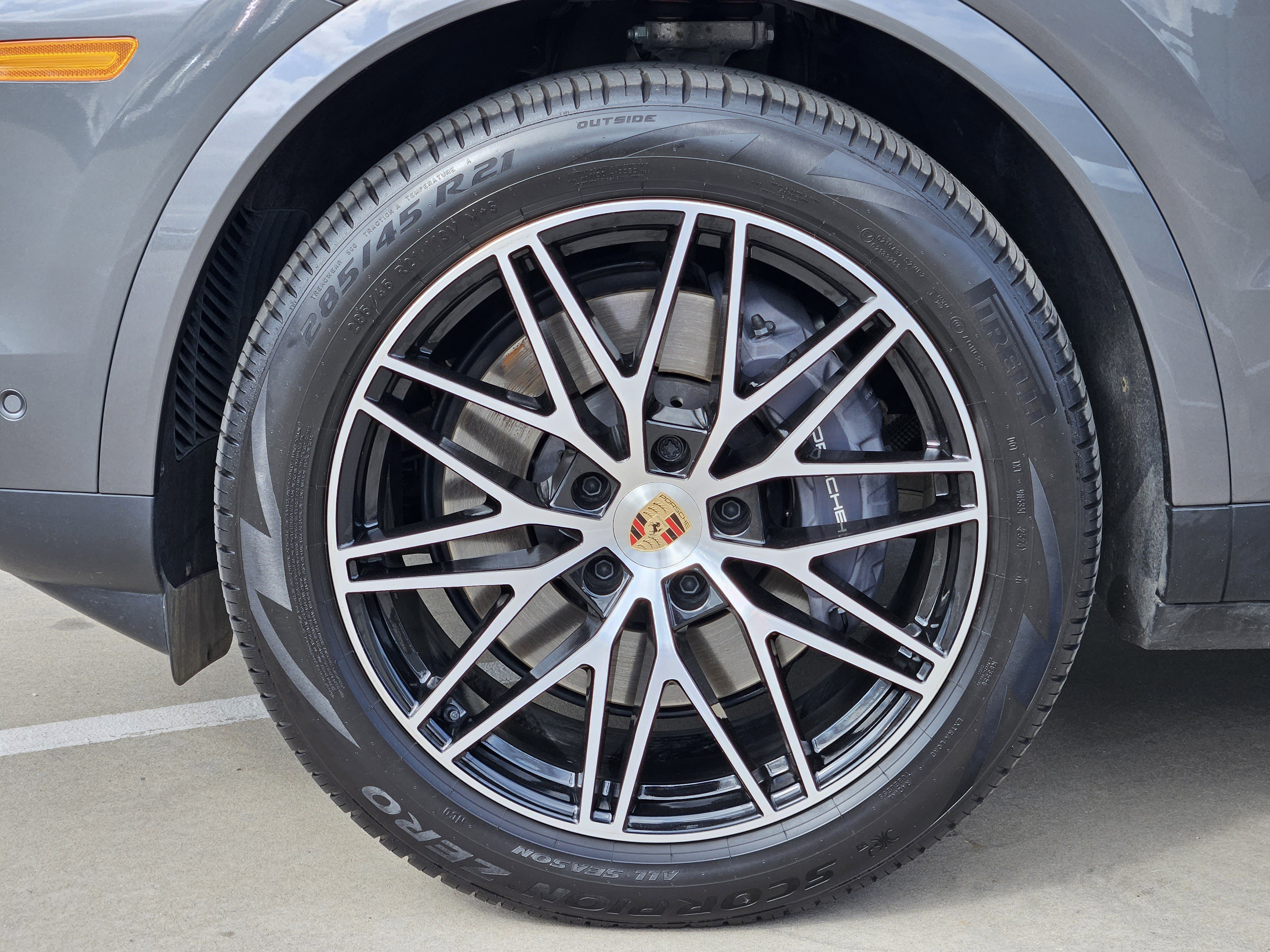 Certified 2025 Porsche Cayenne Coupe image 14