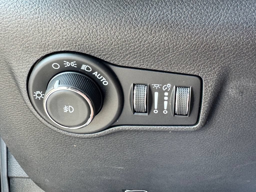 Used 2023 Jeep Compass Limited AWD/4WD image 29